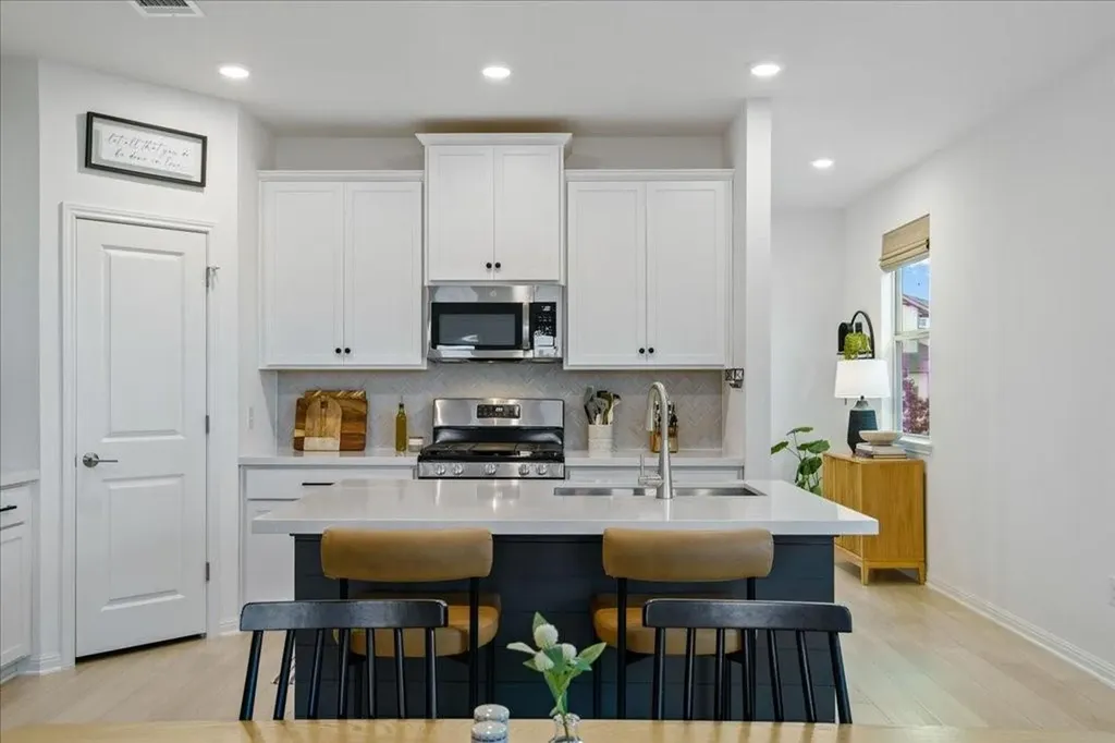 376 Papaya Drive Buda TX 78610