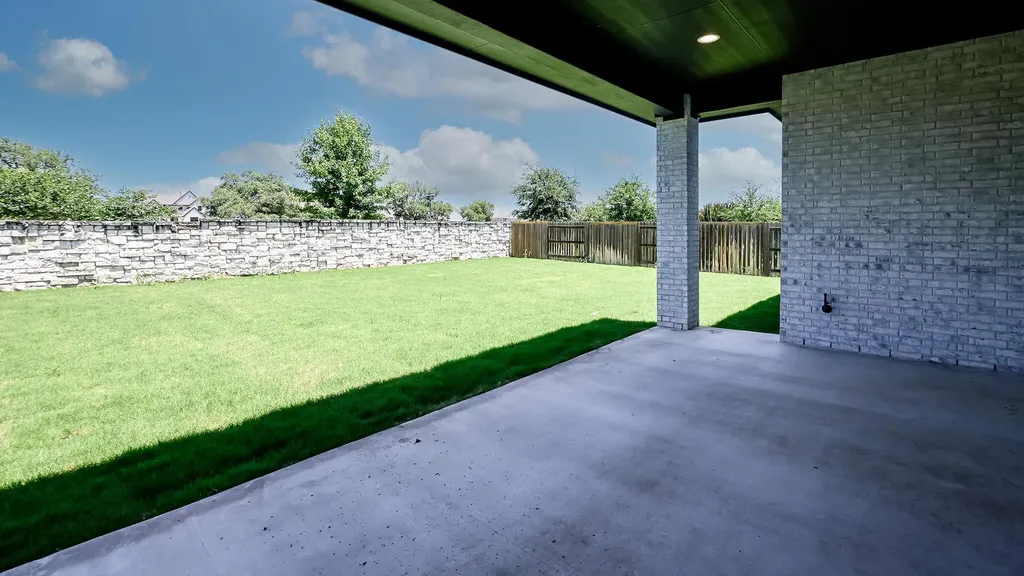 393 Coyote Creek Way Kyle TX 78640