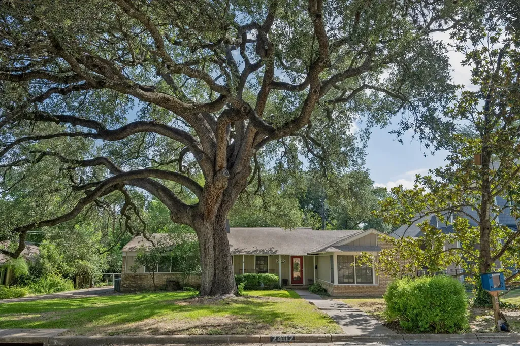 2402 Elmglen Drive Austin TX 78704