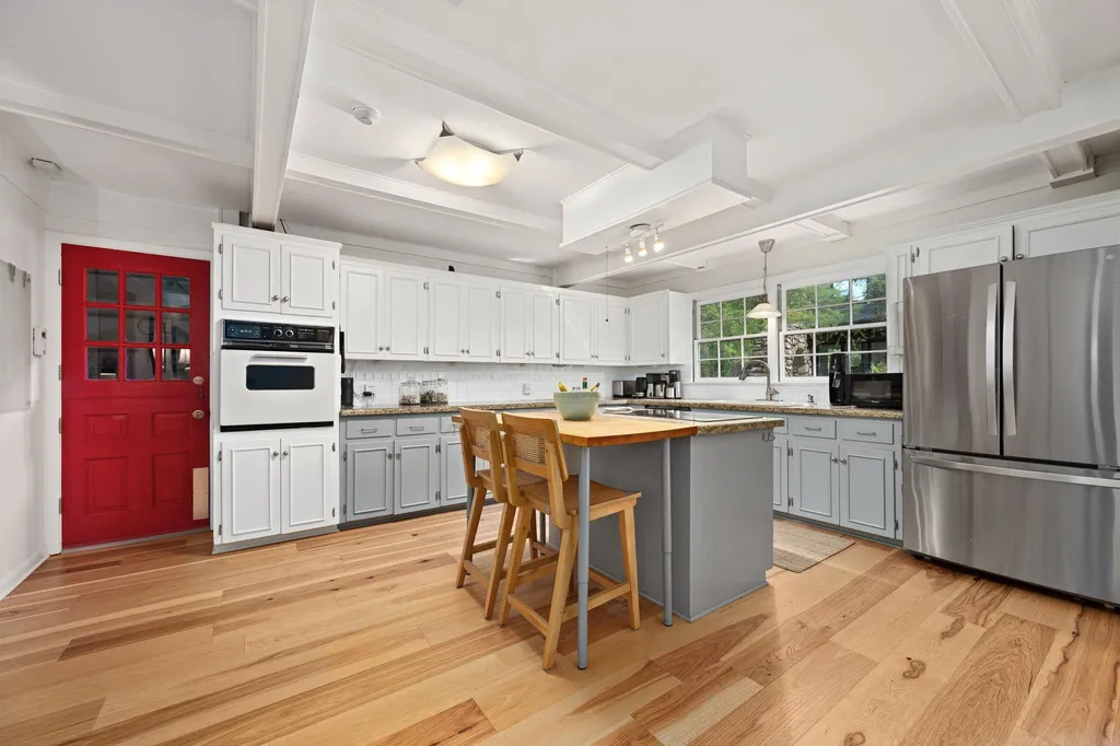 2402 Elmglen Drive Austin TX 78704