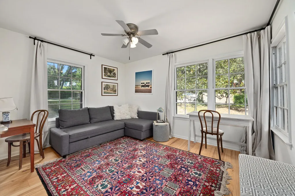 2402 Elmglen Drive Austin TX 78704