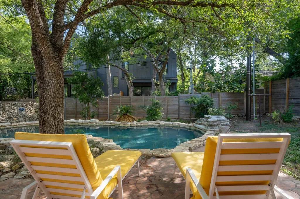 2402 Elmglen Drive Austin TX 78704