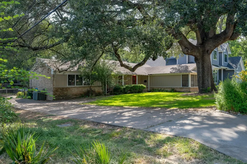 2402 Elmglen Drive Austin TX 78704