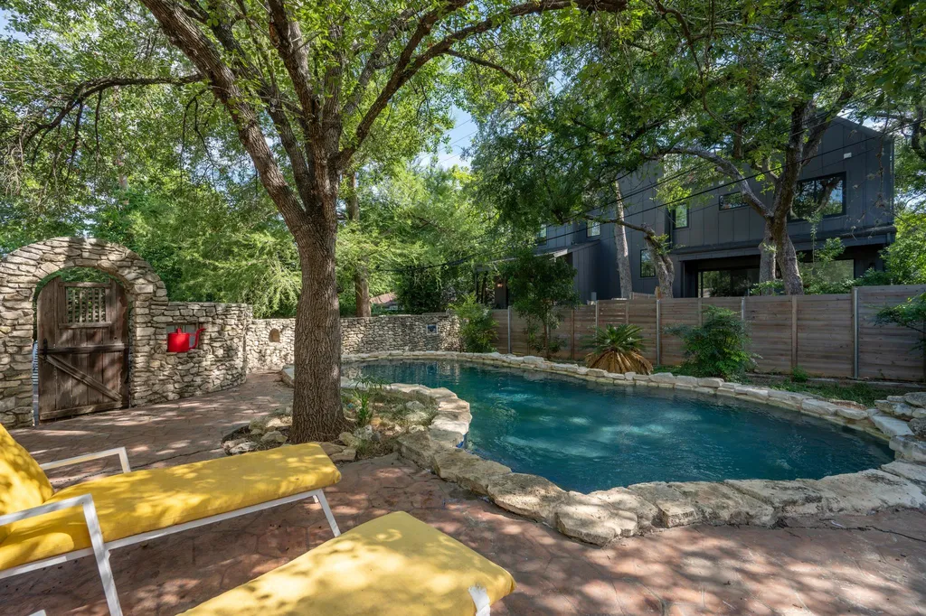 2402 Elmglen Drive Austin TX 78704
