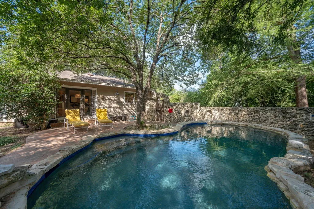 2402 Elmglen Drive Austin TX 78704