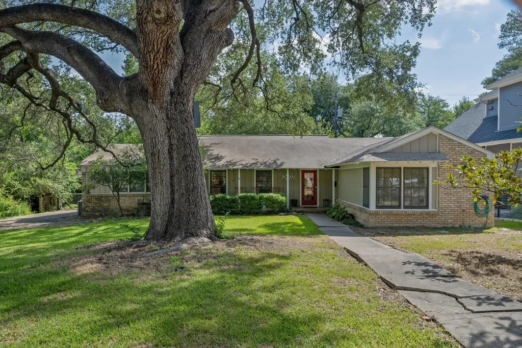 2402 Elmglen Drive Austin TX 78704