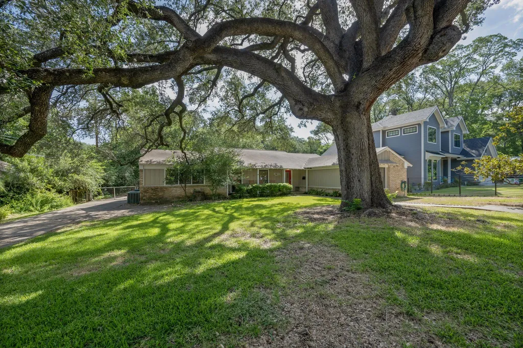 2402 Elmglen Drive Austin TX 78704
