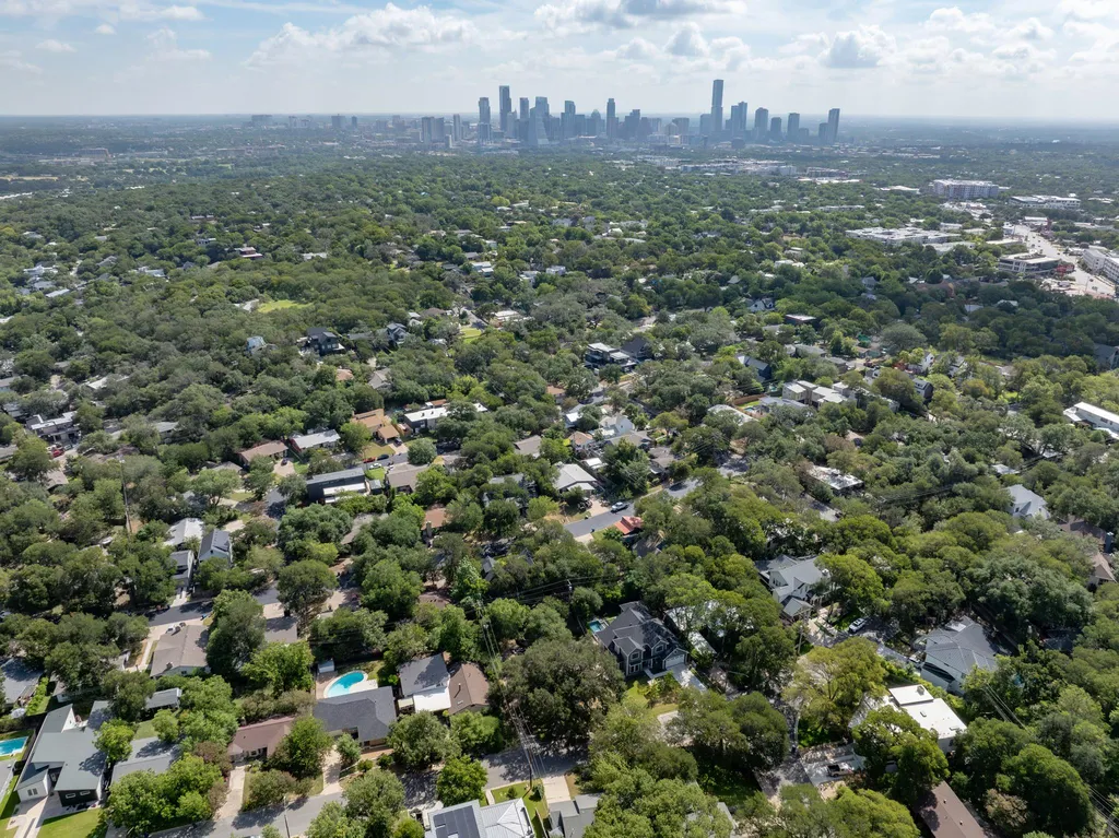 2402 Elmglen Drive Austin TX 78704