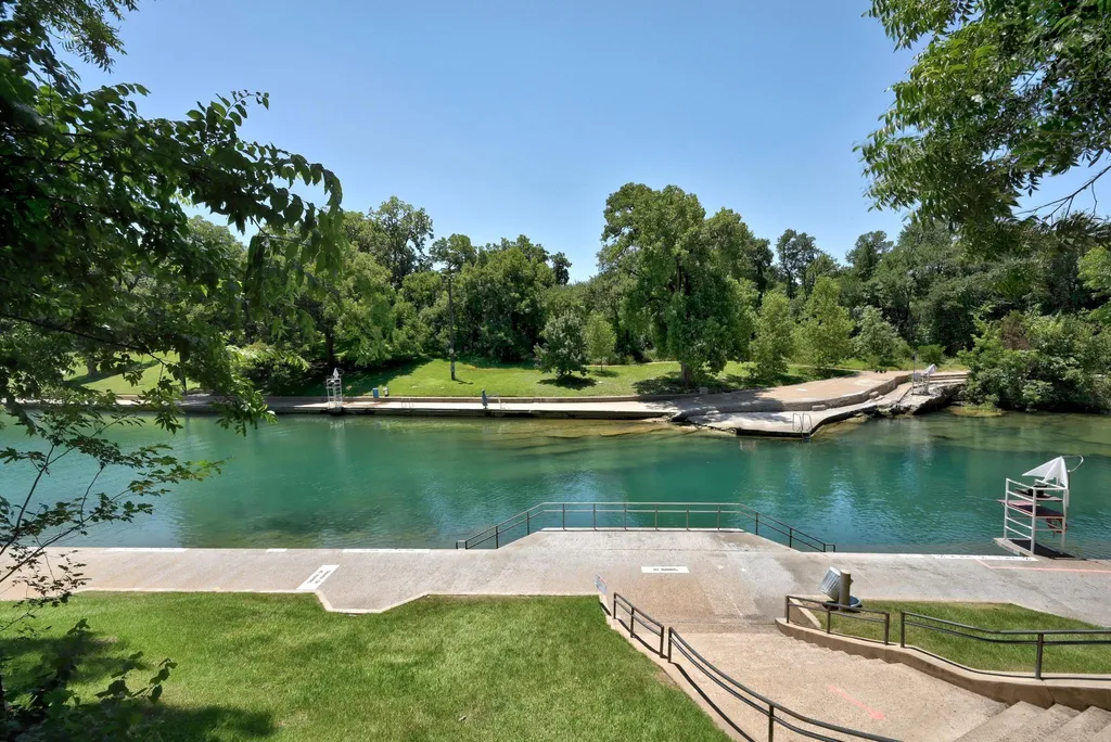 2402 Elmglen Drive Austin TX 78704