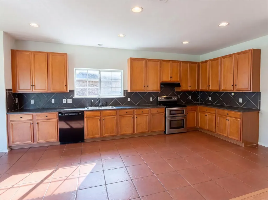 807 Yosemite Trail Taylor TX 76574