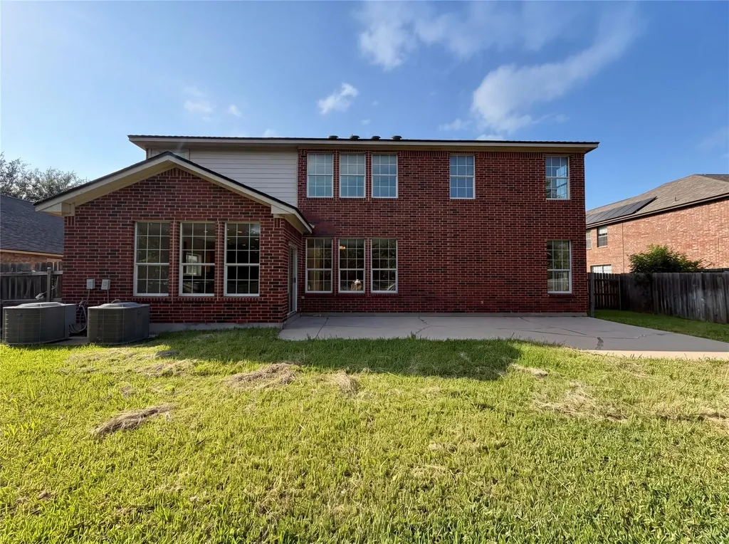 807 Yosemite Trail Taylor TX 76574