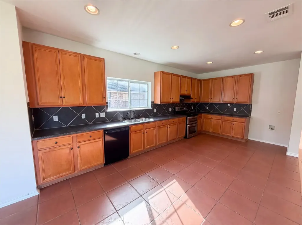 807 Yosemite Trail Taylor TX 76574