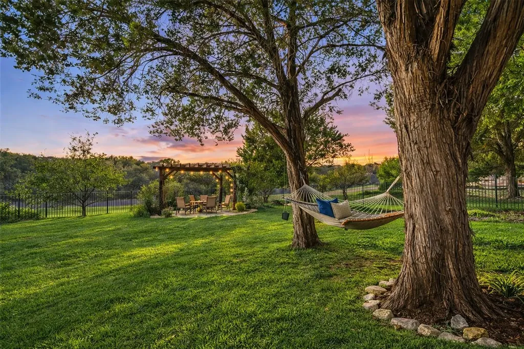 300 Wesley Ridge Drive Spicewood TX 78669