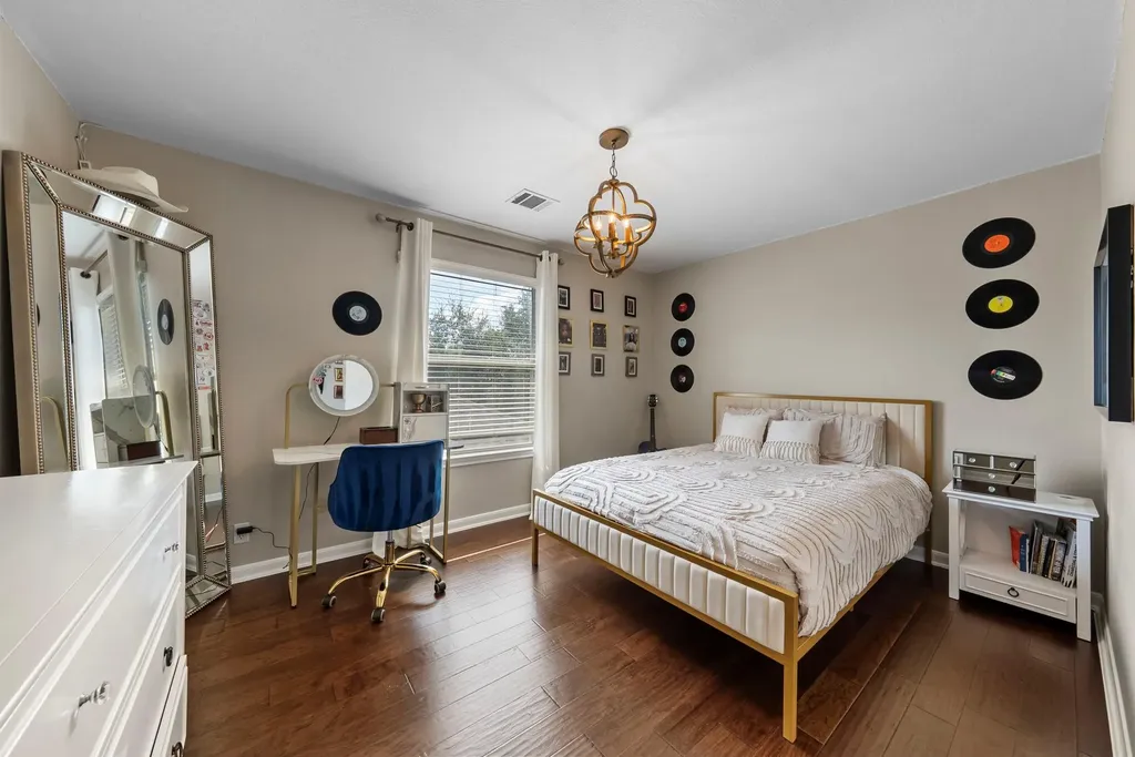4104 Seldalia Trail Austin TX 78732