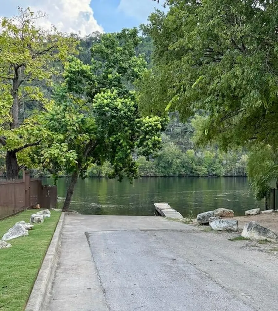 4104 Seldalia Trail Austin TX 78732
