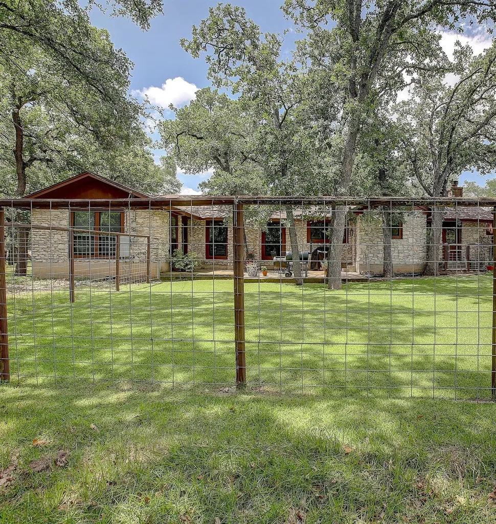 205 E Esparada Drive Georgetown TX 78628
