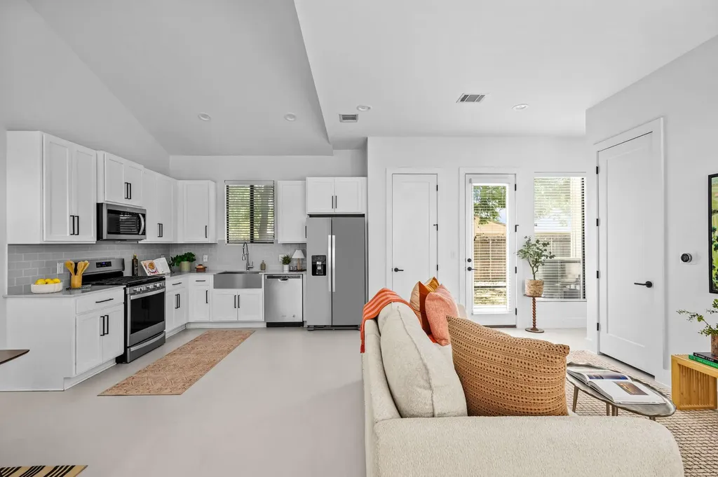 939 E 52nd Street Austin TX 78751