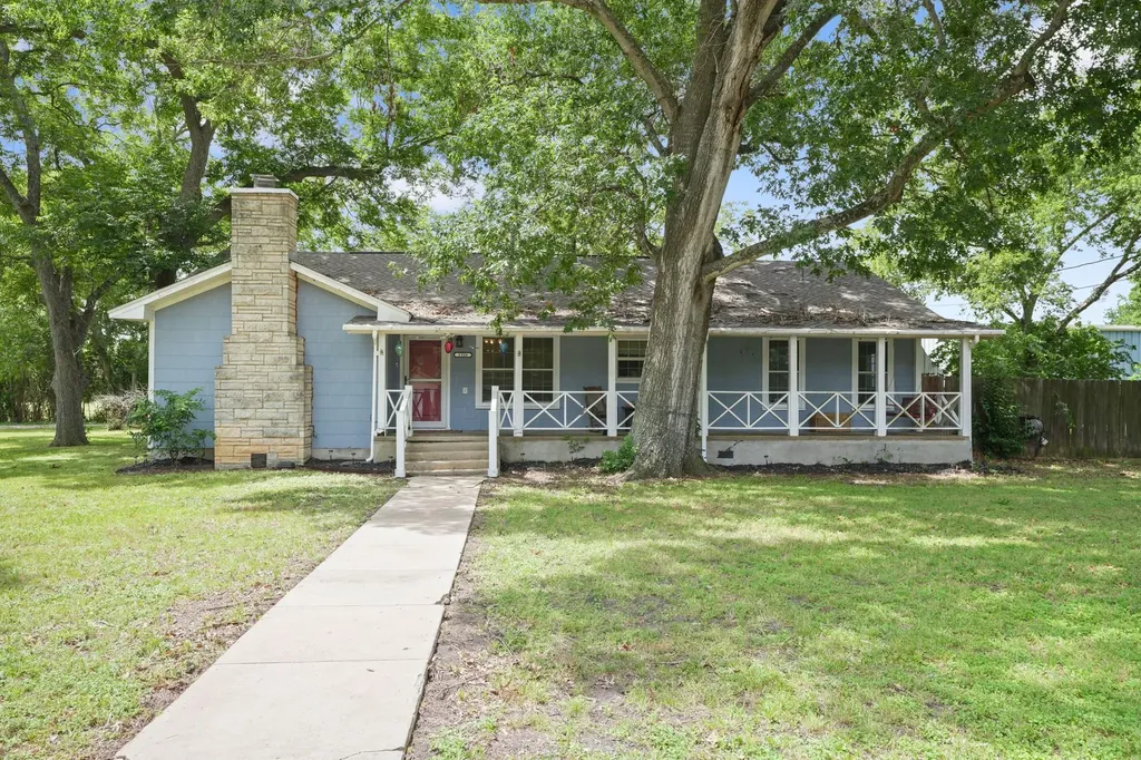 1320 W San Antonio Street Lockhart TX 78644