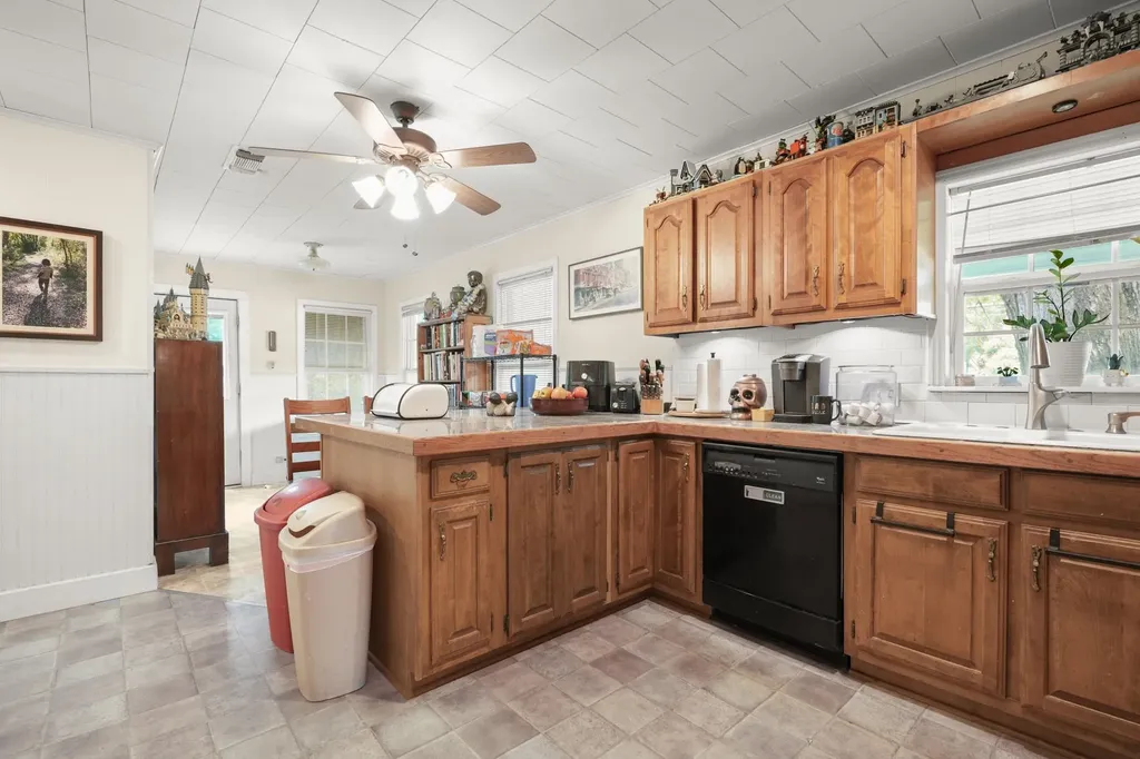 1320 W San Antonio Street Lockhart TX 78644