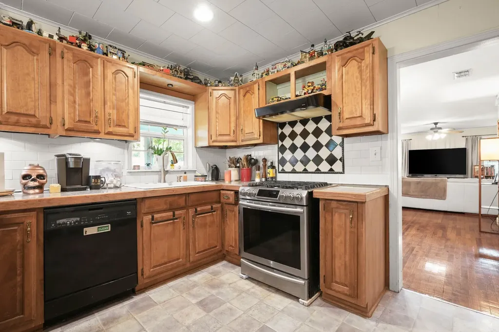 1320 W San Antonio Street Lockhart TX 78644