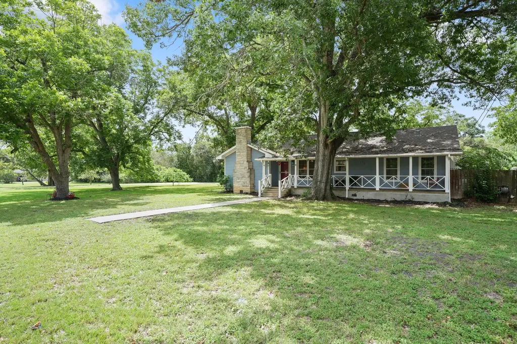 1320 W San Antonio Street Lockhart TX 78644