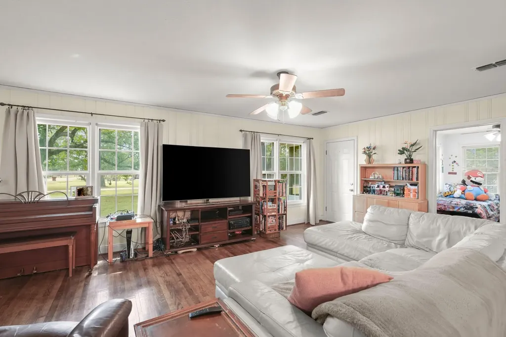 1320 W San Antonio Street Lockhart TX 78644
