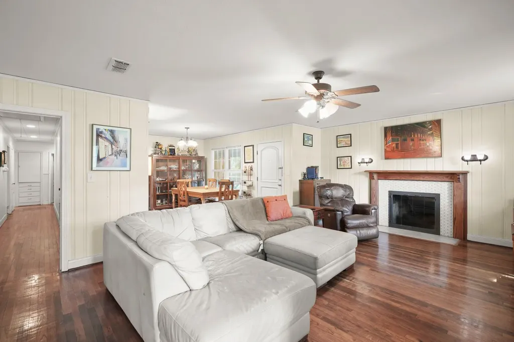 1320 W San Antonio Street Lockhart TX 78644