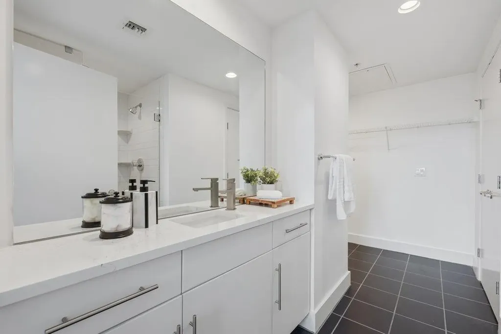300 Bowie Street Austin TX 78703