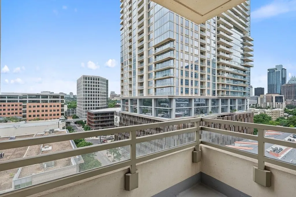 300 Bowie Street Austin TX 78703
