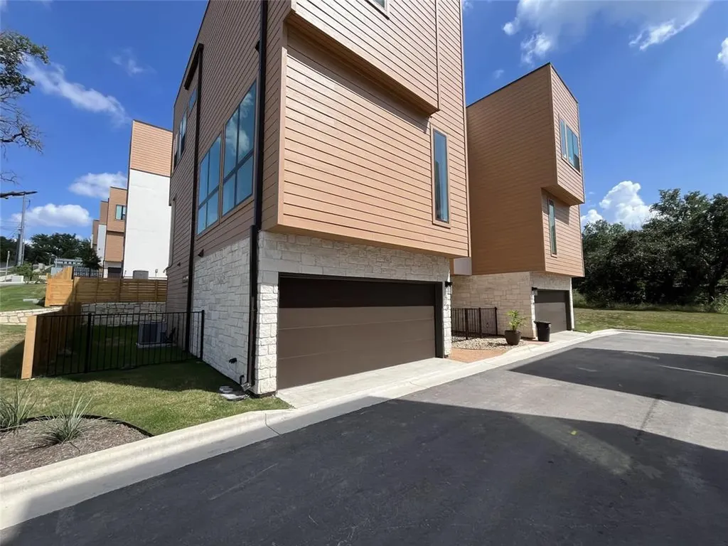 6825 Wolfcreek Pass Austin TX 78749