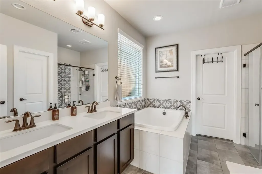 1821 Muhly Bush Bend Leander TX 78641