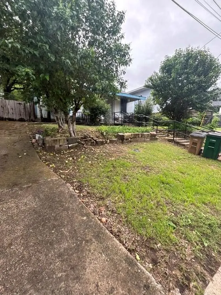 1702 Perez Street Austin TX 78721