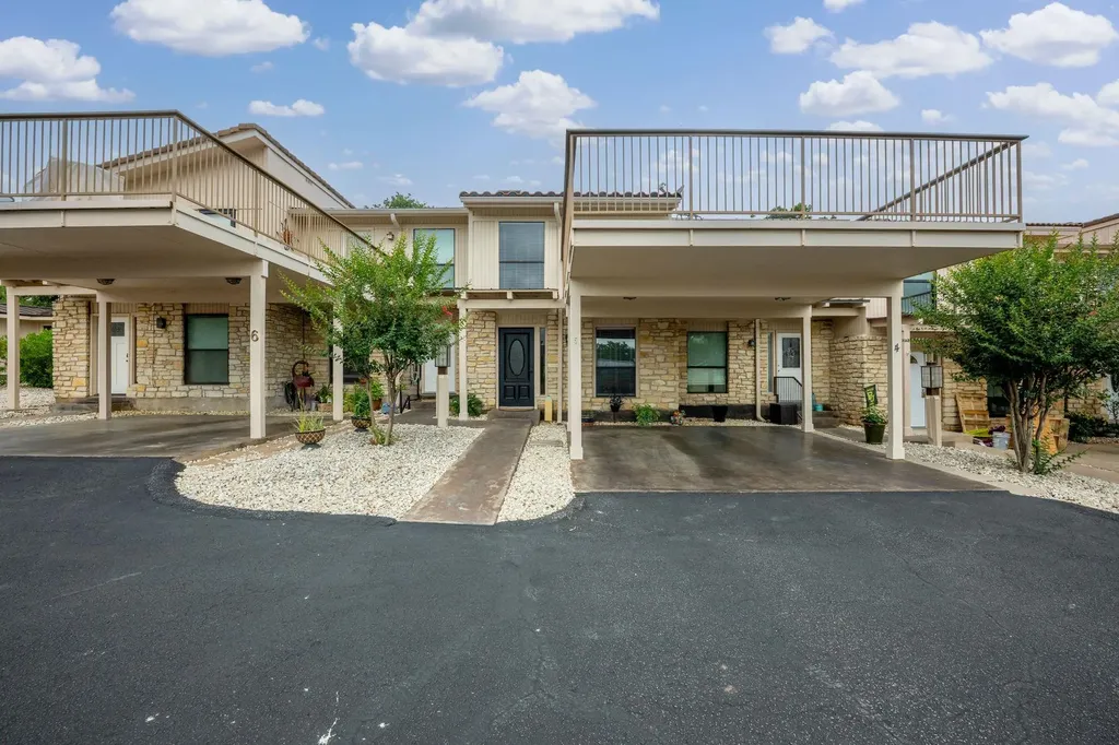 105 Star Horseshoe Bay TX 78657