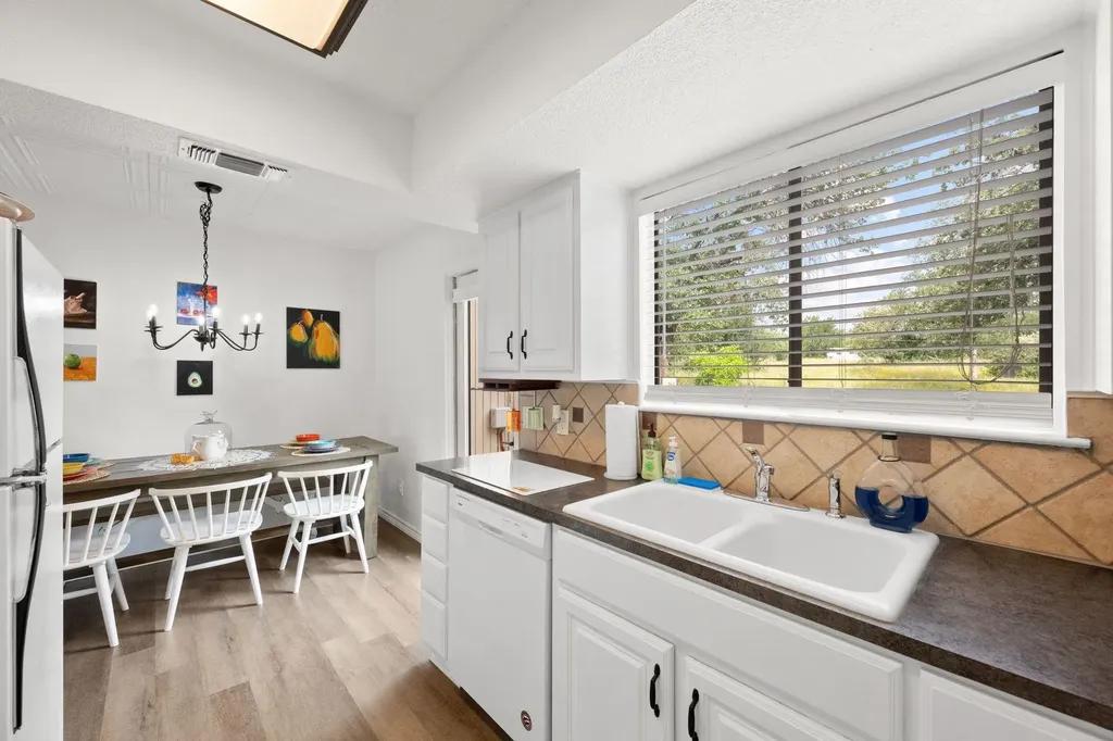 105 Star Horseshoe Bay TX 78657