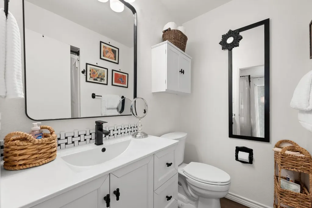 105 Star Horseshoe Bay TX 78657