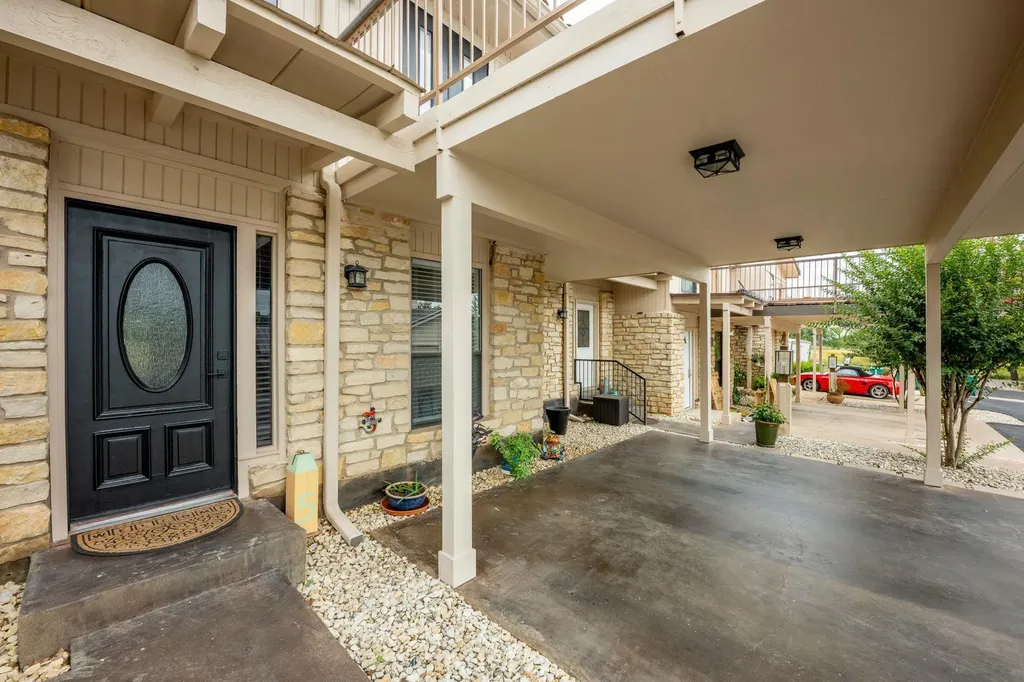 105 Star Horseshoe Bay TX 78657