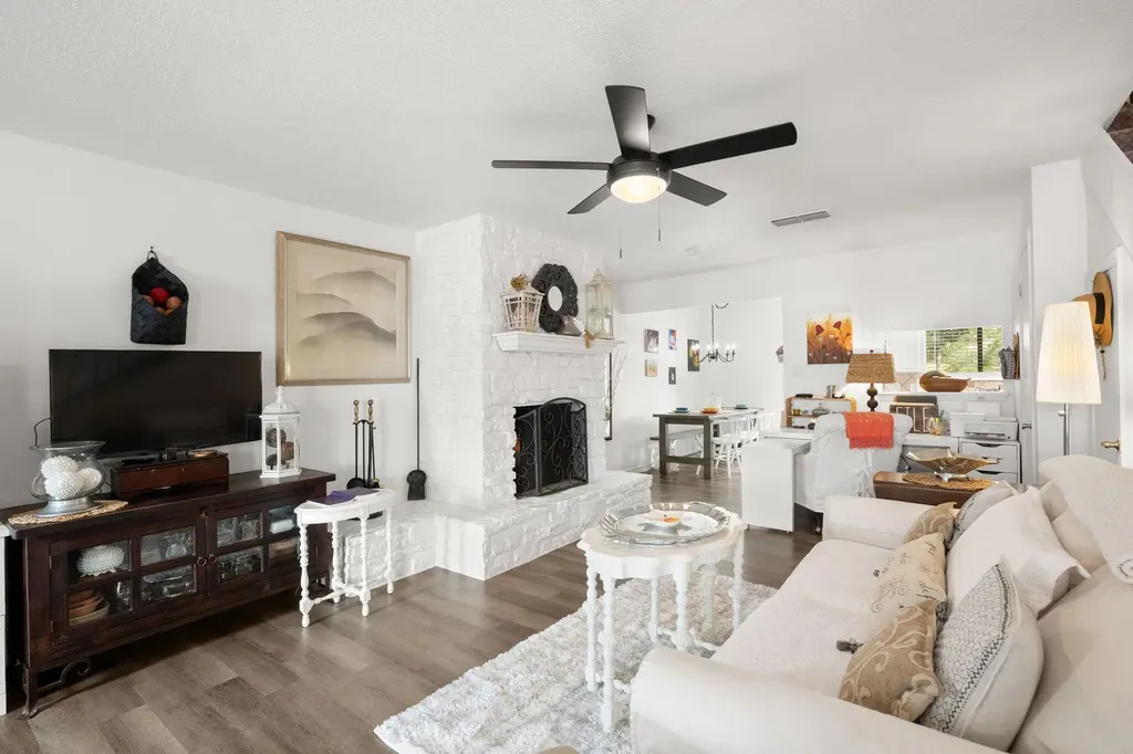 105 Star Horseshoe Bay TX 78657