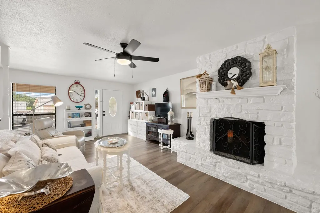 105 Star Horseshoe Bay TX 78657
