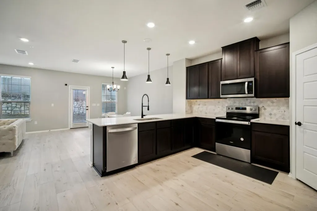 7102 Summer Tanager Drive Austin TX 78744