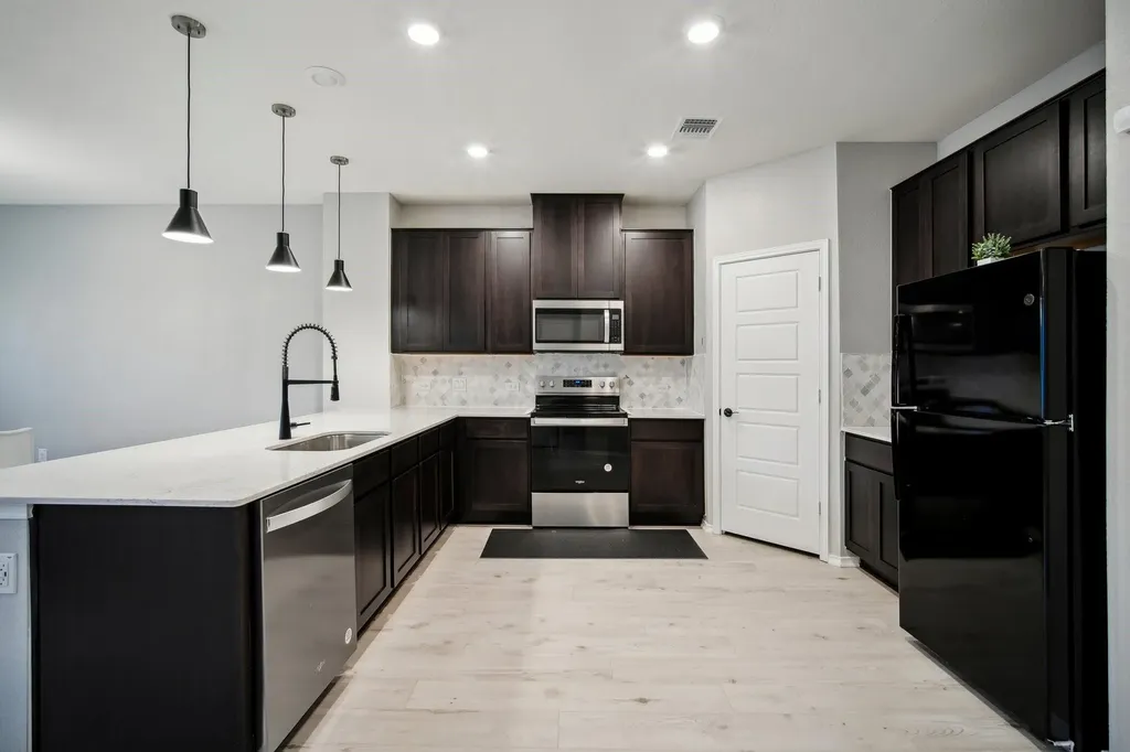 7102 Summer Tanager Drive Austin TX 78744