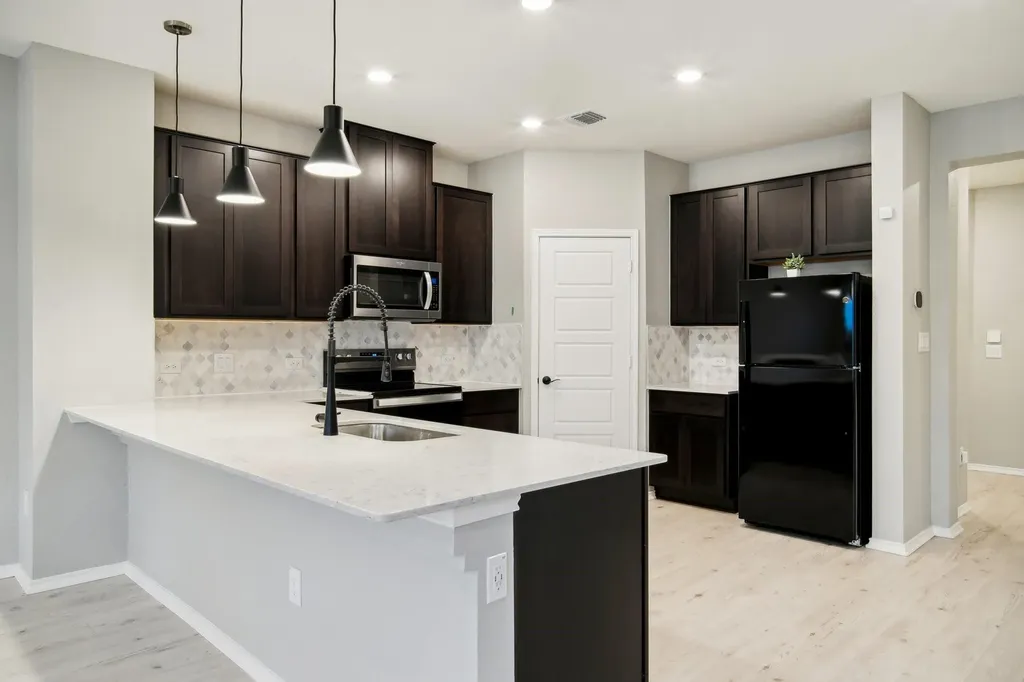 7102 Summer Tanager Drive Austin TX 78744