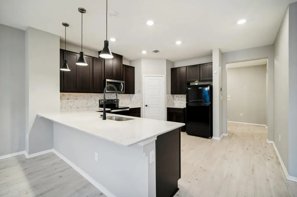7102 Summer Tanager Drive Austin TX 78744
