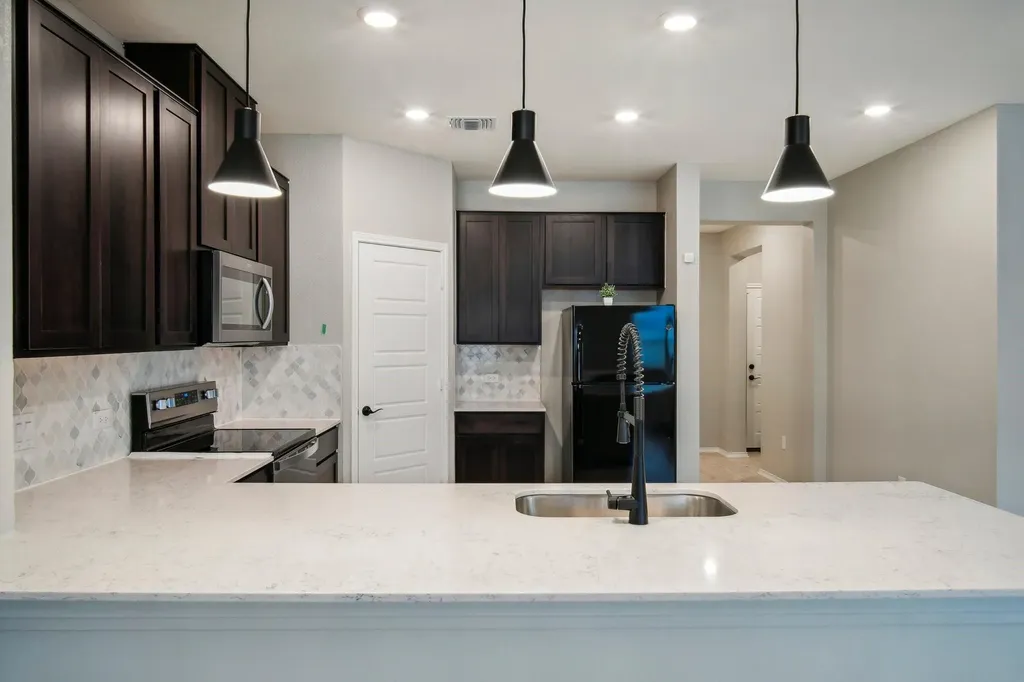7102 Summer Tanager Drive Austin TX 78744