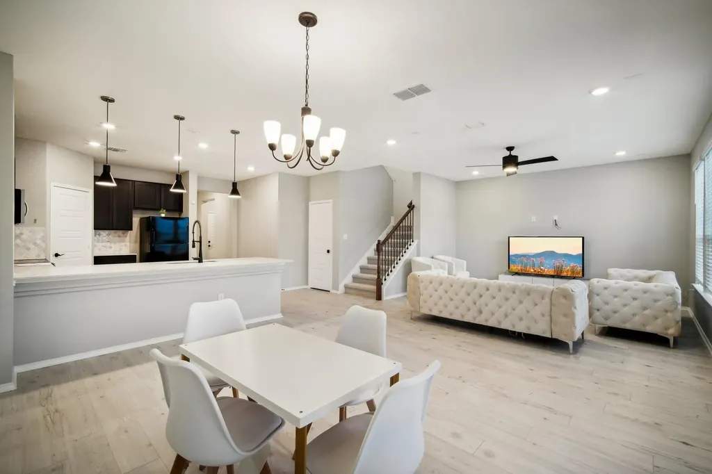 7102 Summer Tanager Drive Austin TX 78744