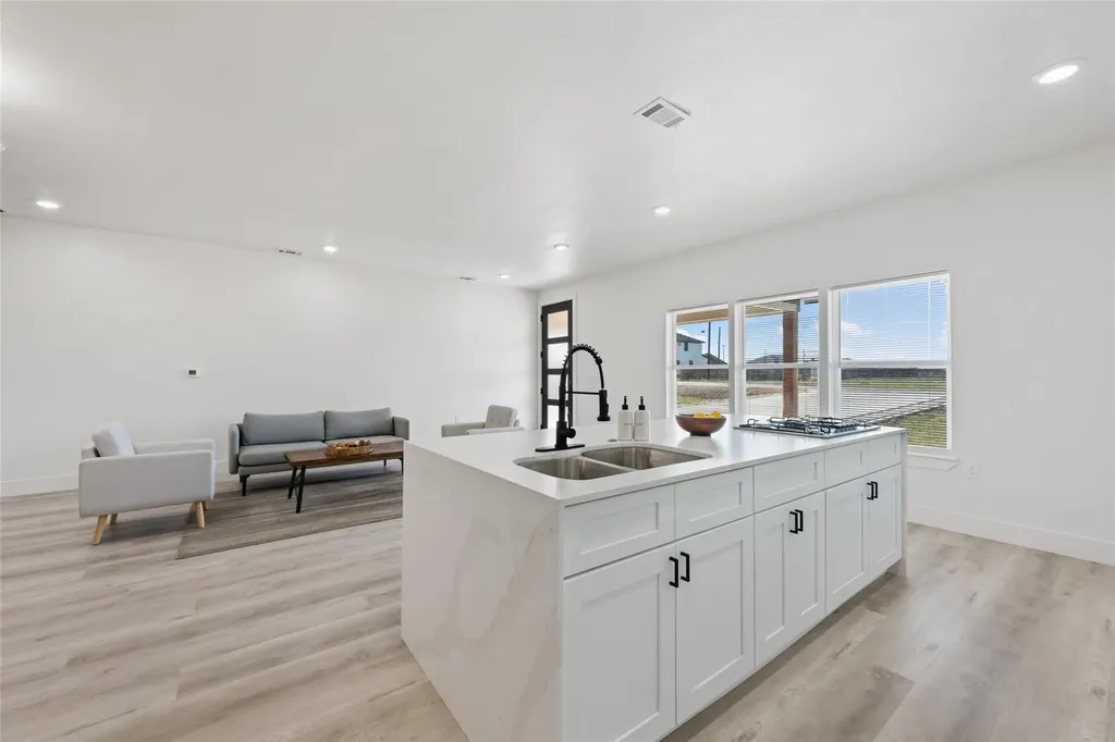 195 Bianca Circle Del Valle TX 78617