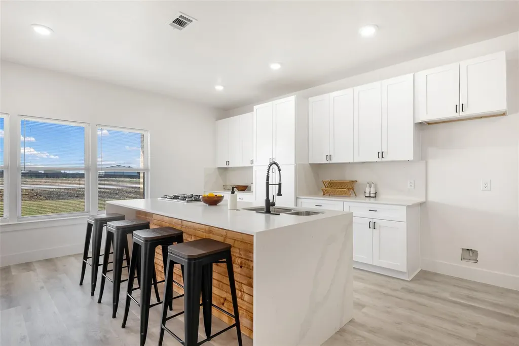 195 Bianca Circle Del Valle TX 78617