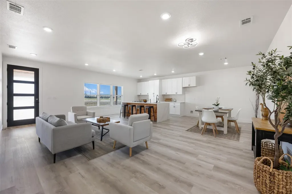 195 Bianca Circle Del Valle TX 78617