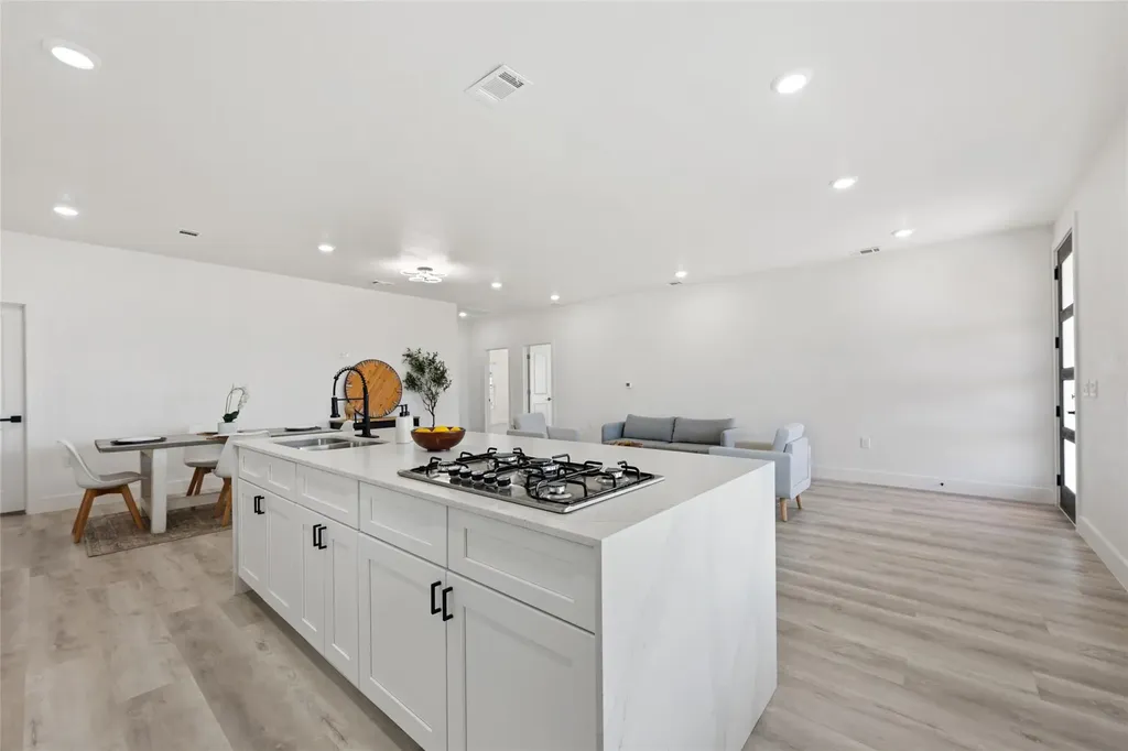 195 Bianca Circle Del Valle TX 78617