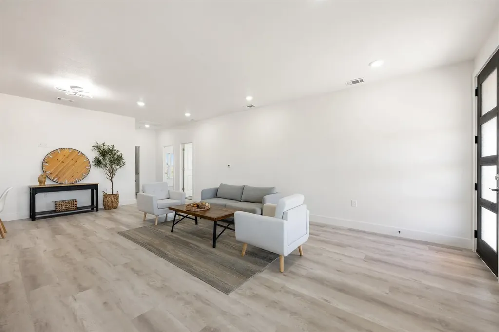 195 Bianca Circle Del Valle TX 78617