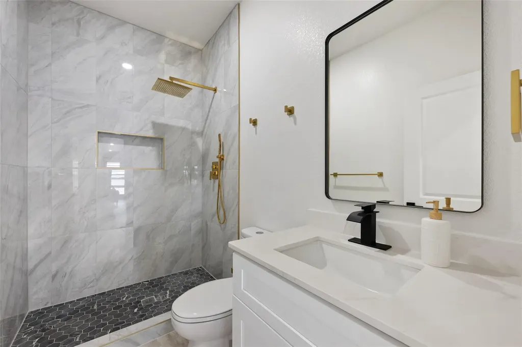 195 Bianca Circle Del Valle TX 78617